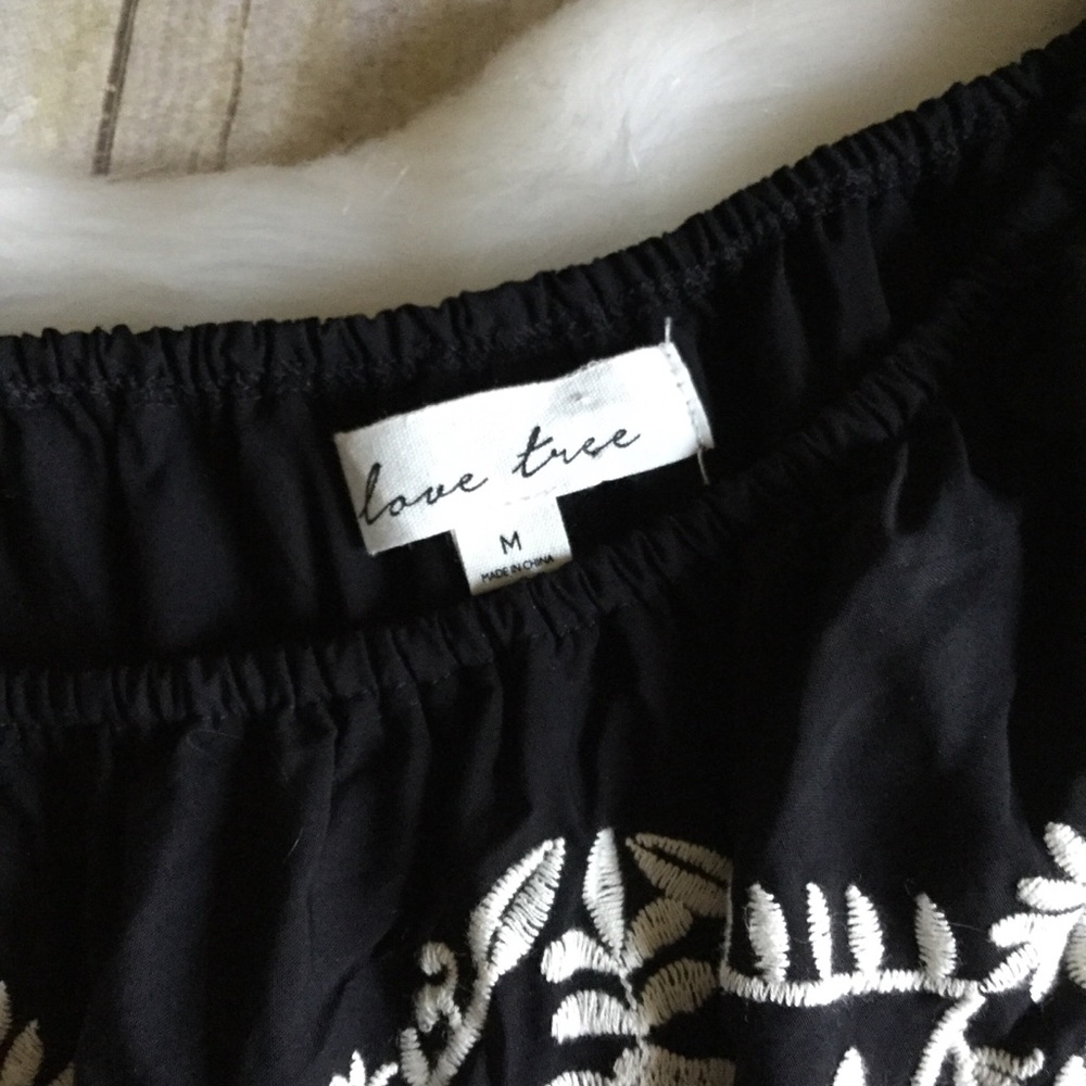 Love Tree Black & Ivory Ruffle Embroidered Top - Picture 3 of 9